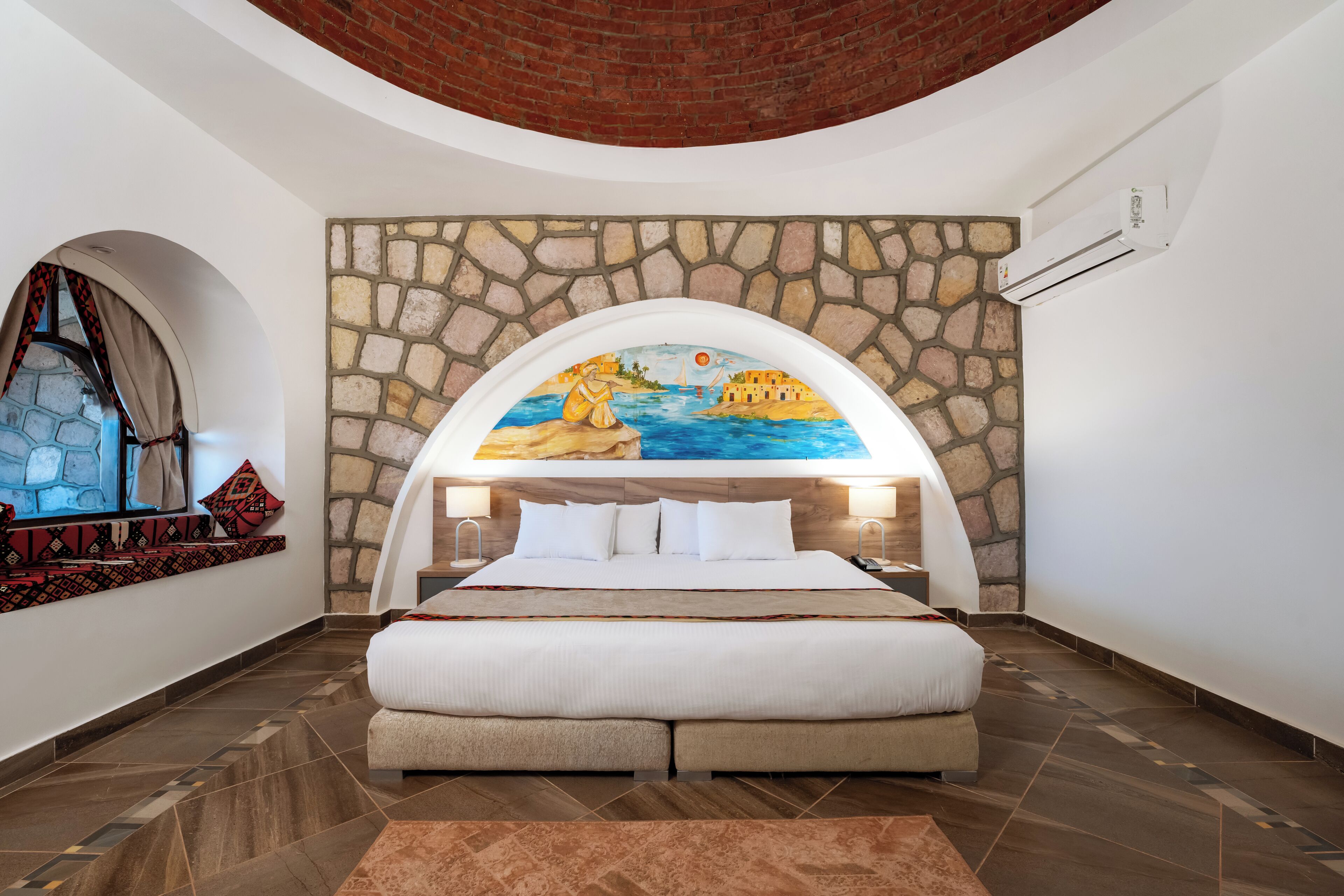 executive double room | 1 bedroom, minibar, in-room safe, desk