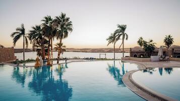 2 outdoor pools, pool loungers
