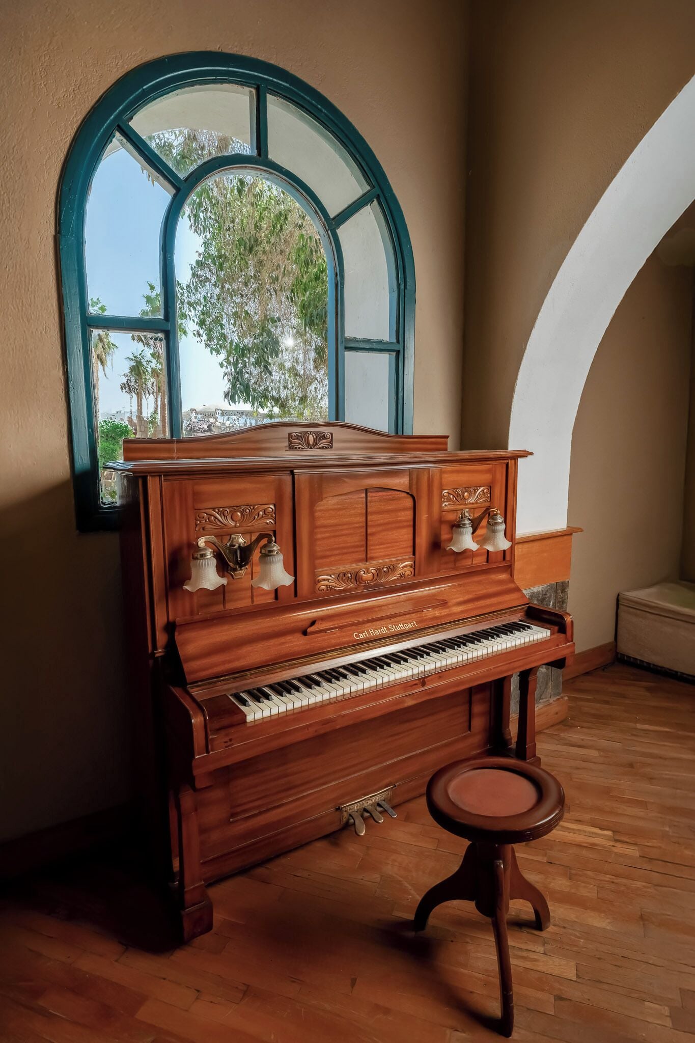 3 bars/lounges, poolside bar