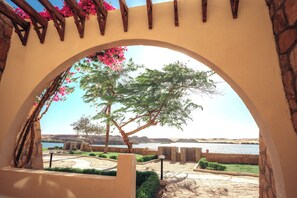 Terrace/patio - Seti Abu Simbel Lake Resort (Abu Simbel)