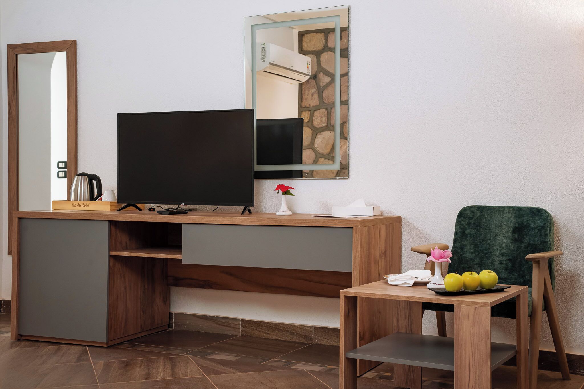 executive double room | living area | 32-inch lcd tv with cable channels, tv