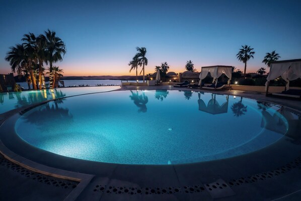 2 outdoor pools, sun loungers