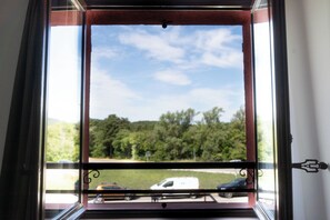 Habitación doble superior | Ropa de cama de alta calidad y decoración personalizada 