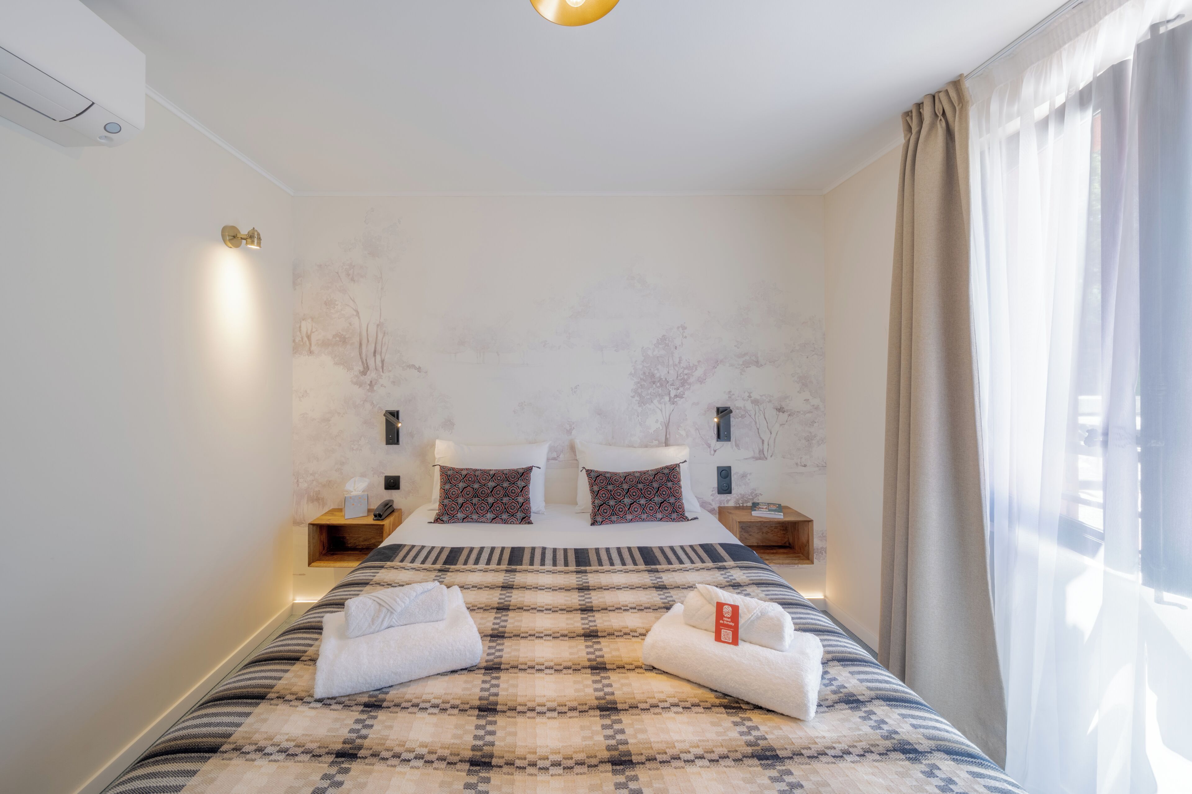 Premium bedding, desk, laptop workspace, free WiFi