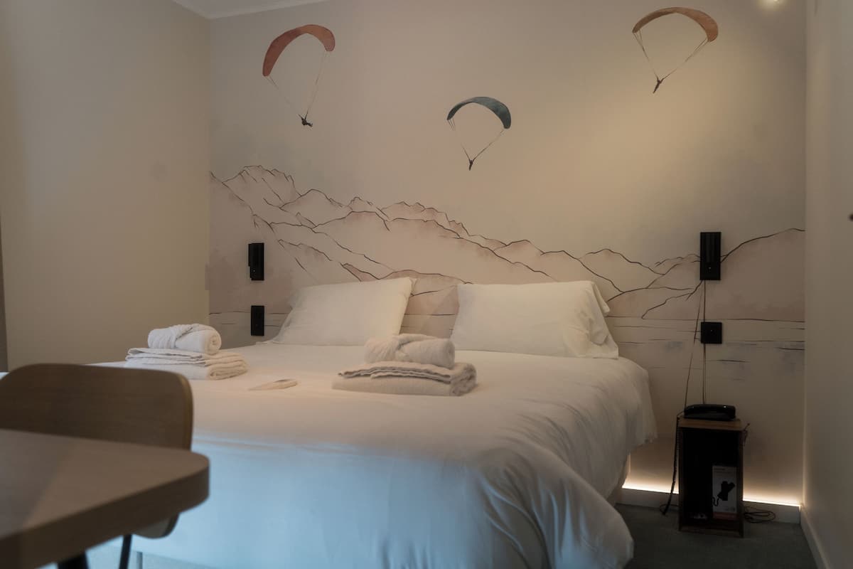 Classic Double Room | Peralatan tempat tidur premium, dihias secara berasingan