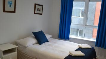 City-Apartment, Mehrere Betten | Bügeleisen/Bügelbrett, Bettwäsche