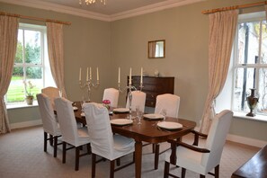 Exclusive-talo, useita sänkyjä, tupakointi kielletty, näköala puutarhaan | Ruokailu omassa huoneessa