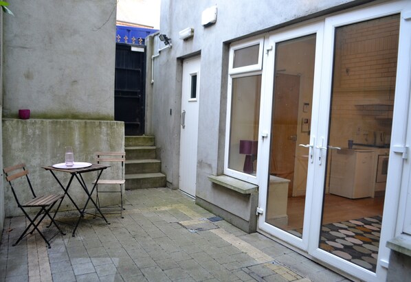 City Apartment, 1 Double Bed with Sofa bed | Terrace/patio - Cozy Modern Bedroom Apartment City L1 (Dublin)