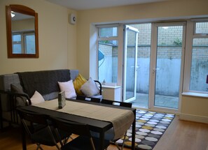 LCD TV, Netflix - Cozy Modern Bedroom Apartment City L1 (Dublin)