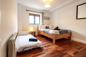 Room - Cozy Modern Bedroom Apartments City L2 (Dublin)