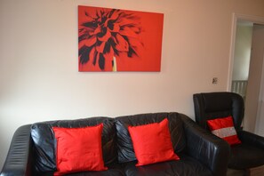 42-inch LCD TV with digital channels, TV, Netflix - Cozy Modern Bedroom Apartments City L2 (Dublin)