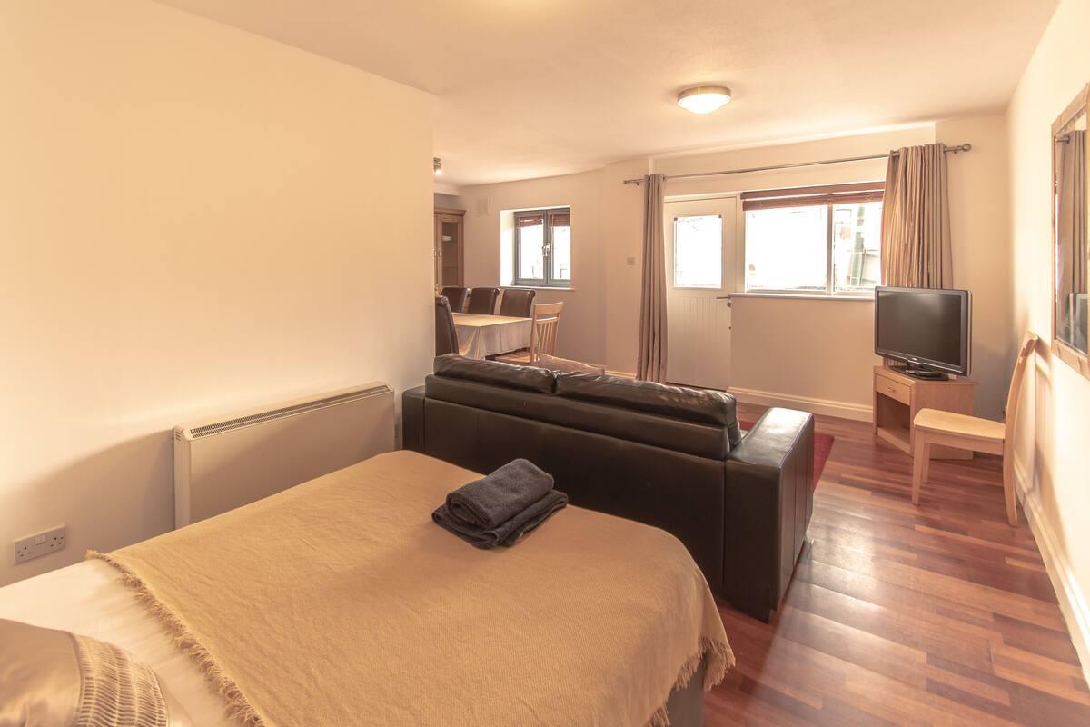Down duvets, desk, iron/ironing board, free WiFi