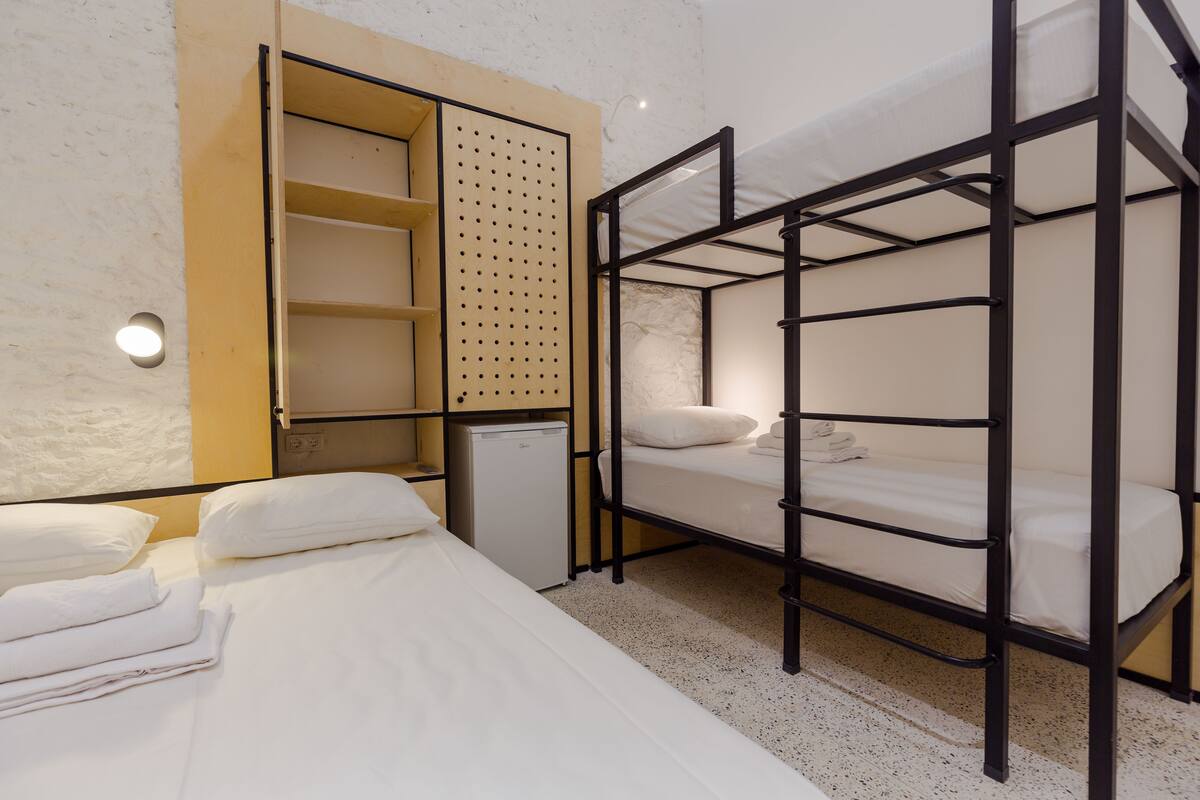 Camera familiare (Room 2) | Area soggiorno