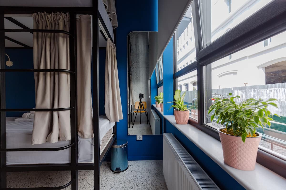 Dormitorio compartido, solo para mujeres (Room 3, 8-beds) | Área de sala de estar
