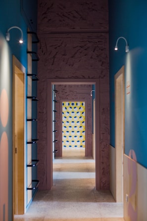 Hallway - Back2Me - Hostel (Batumi)
