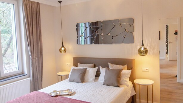 Superior appartement, balkon, uitzicht op park | 2 slaapkamers, een kluis op de kamer, een bureau