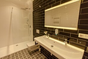 Superior-Apartment, Balkon, Parkblick | Badezimmer