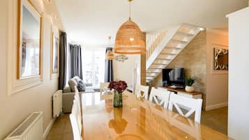 Appartement Deluxe, plusieurs lits, vue partielle sur la mer