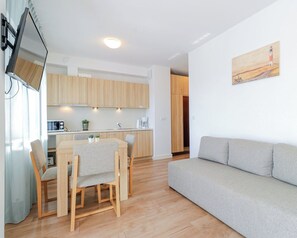 Phòng Suite Junior, 1 giường cỡ queen và sofa giường | Truy cập Internet không dây miễn phí 