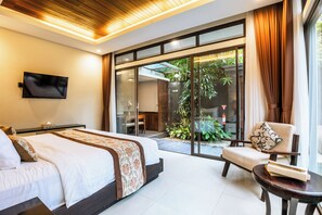 TWO BEDROOM KING VILLA WITH PRIVATE POOL | Minibar, brankas, meja kerja, dan tempat tidur lipat/tambahan