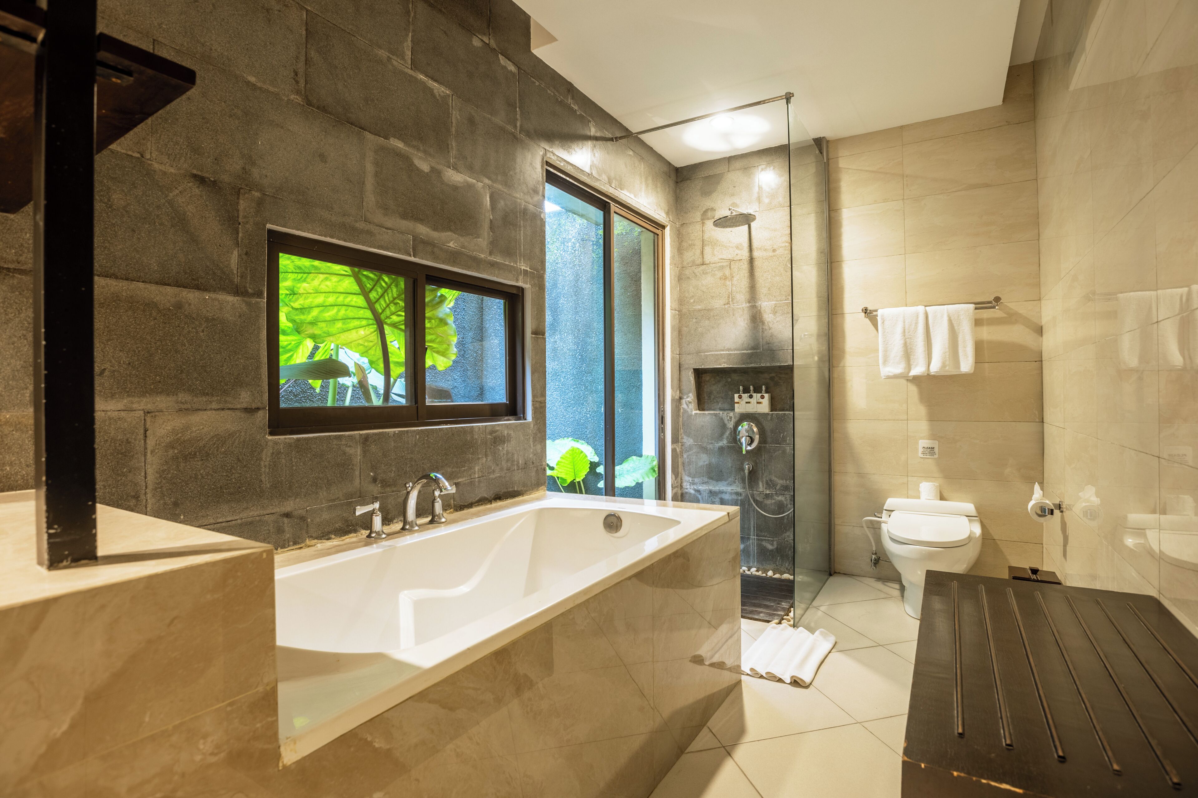 别墅, 2 间卧室 (TWO BEDROOM KING VILLA WITH PRIVATE P) | 浴室 | 独立的浴缸和淋浴、深泡浴缸、免费洗浴用品、浴袍