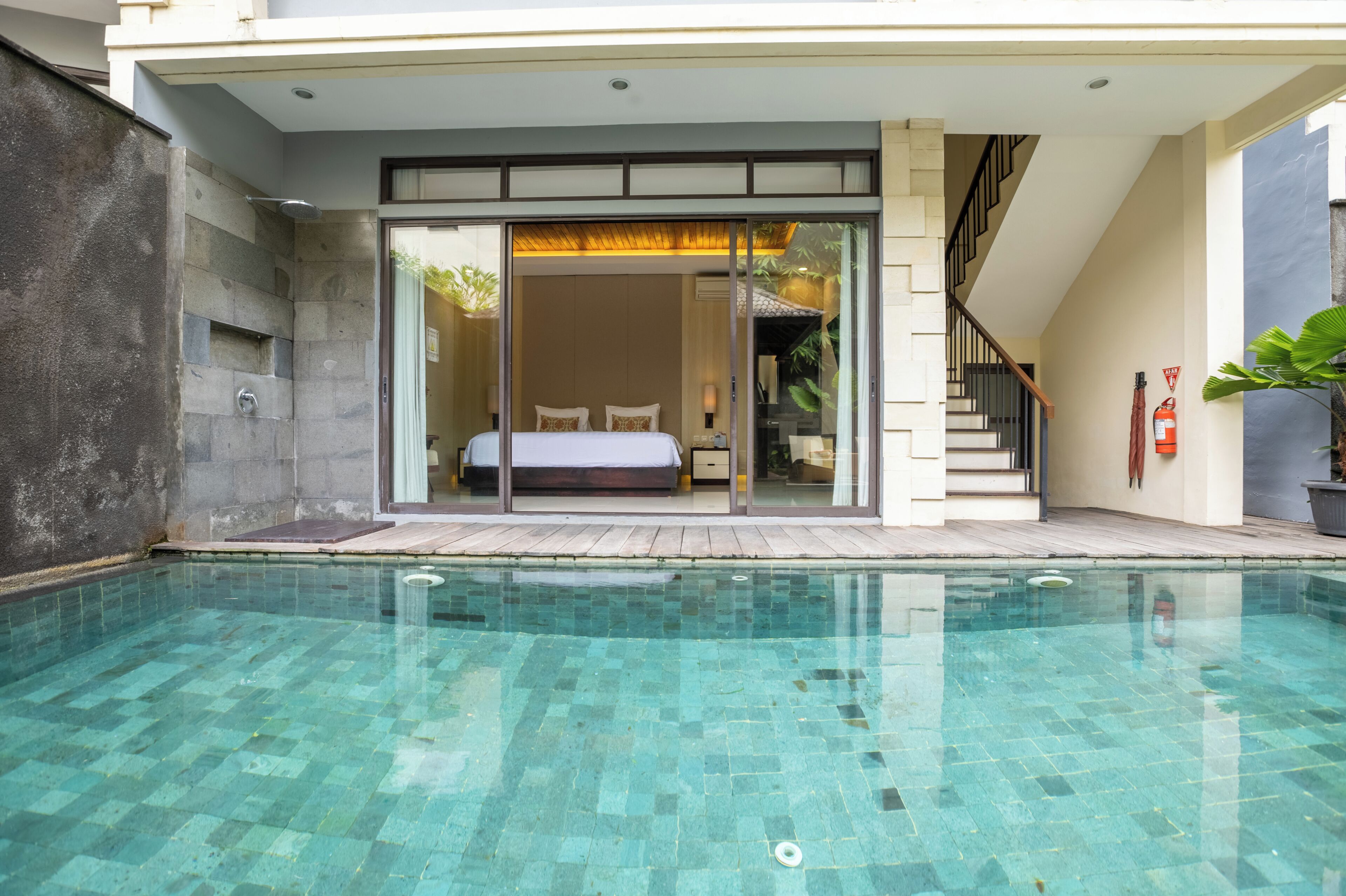10 indoor pools