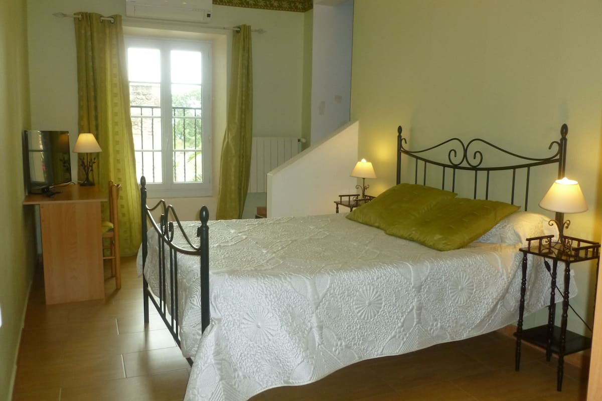 standard double room | individually decorated, individually furnished, desk, blackout curtains