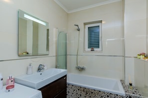 Deluxe Apartment, 2 Bedrooms | Bathroom | Free toiletries, hair dryer, slippers, towels - Magellan Deluxe Two (Dubrovnik)