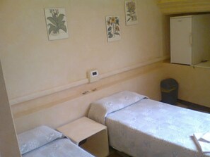 Twin Room, 2 Single Beds | Free WiFi, bed sheets