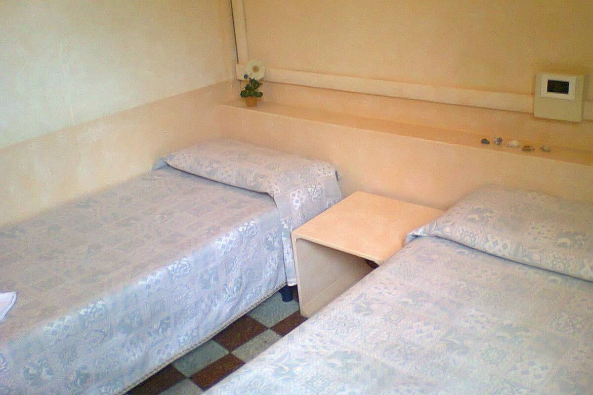 Twin Room, 2 Twin Beds | WiFi (free), bed sheets