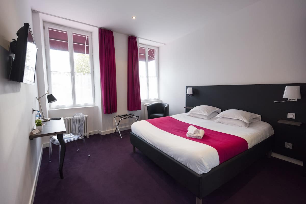 Double Room, 1 Queen Bed | 1 bedroom, free WiFi, bed sheets