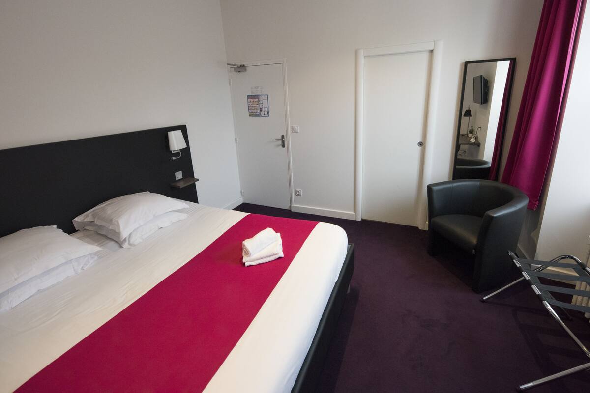 Habitación individual Confort, 1 cama de matrimonio | Wifi gratis y ropa de cama