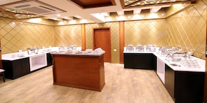 Daily buffet breakfast (INR 375 per person)