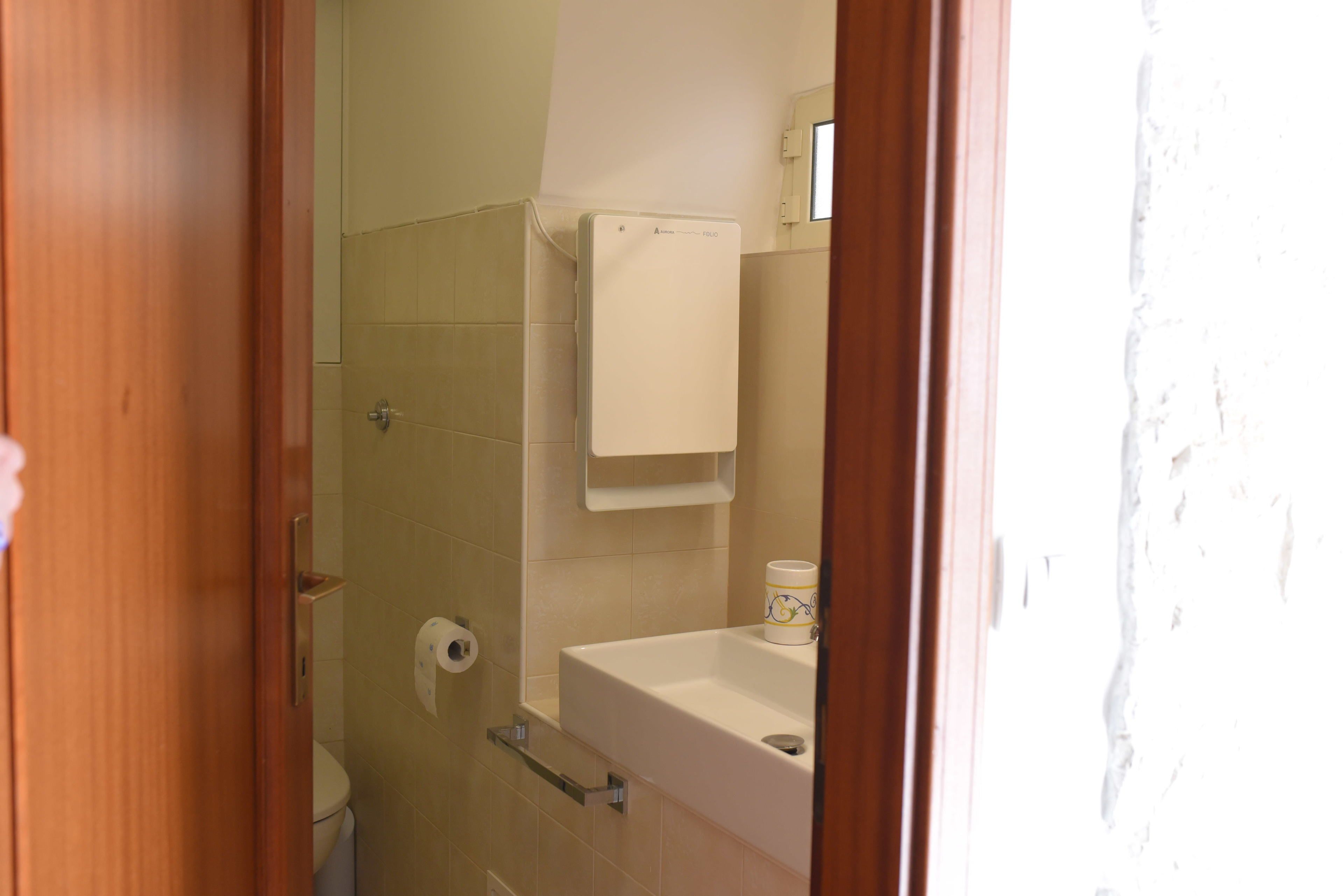 Apartment, 1 Bedroom | Bathroom | Shower, hair dryer, bidet, towels