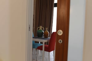 Apartment, 1 Bedroom | In-room dining