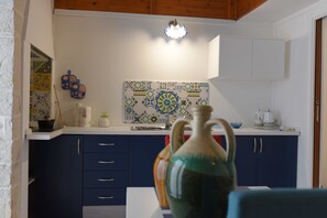 Apartment, 1 Schlafzimmer | Eigene Kochnische | Kühlschrank, Herdplatte, Wasserkocher mit Kaffee-/Teezubehör