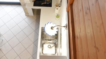 Căn hộ, 1 phòng ngủ | Bếp nhỏ riêng | Tủ lạnh, bếp nấu, dụng cụ pha cà phê/trà, ấm điện