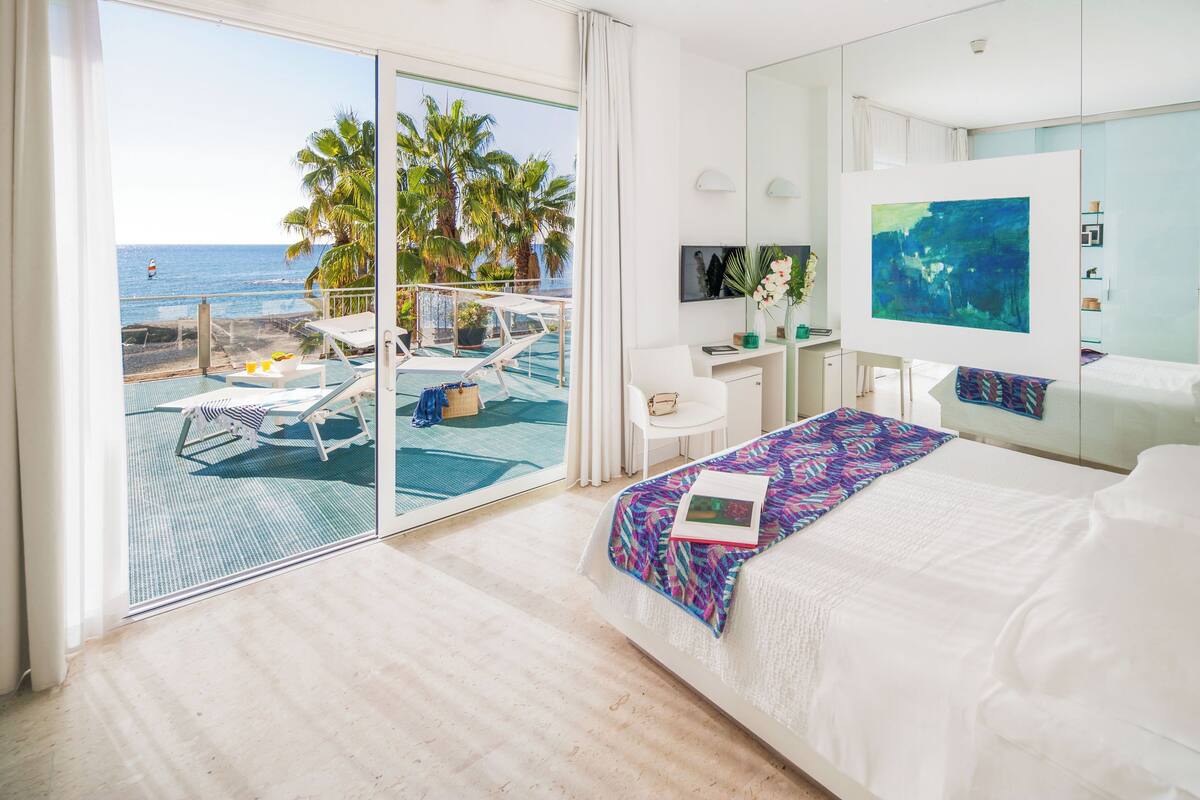 panoramic double or twin room, sea facing | 1 bedroom, premium bedding, minibar, in-room safe