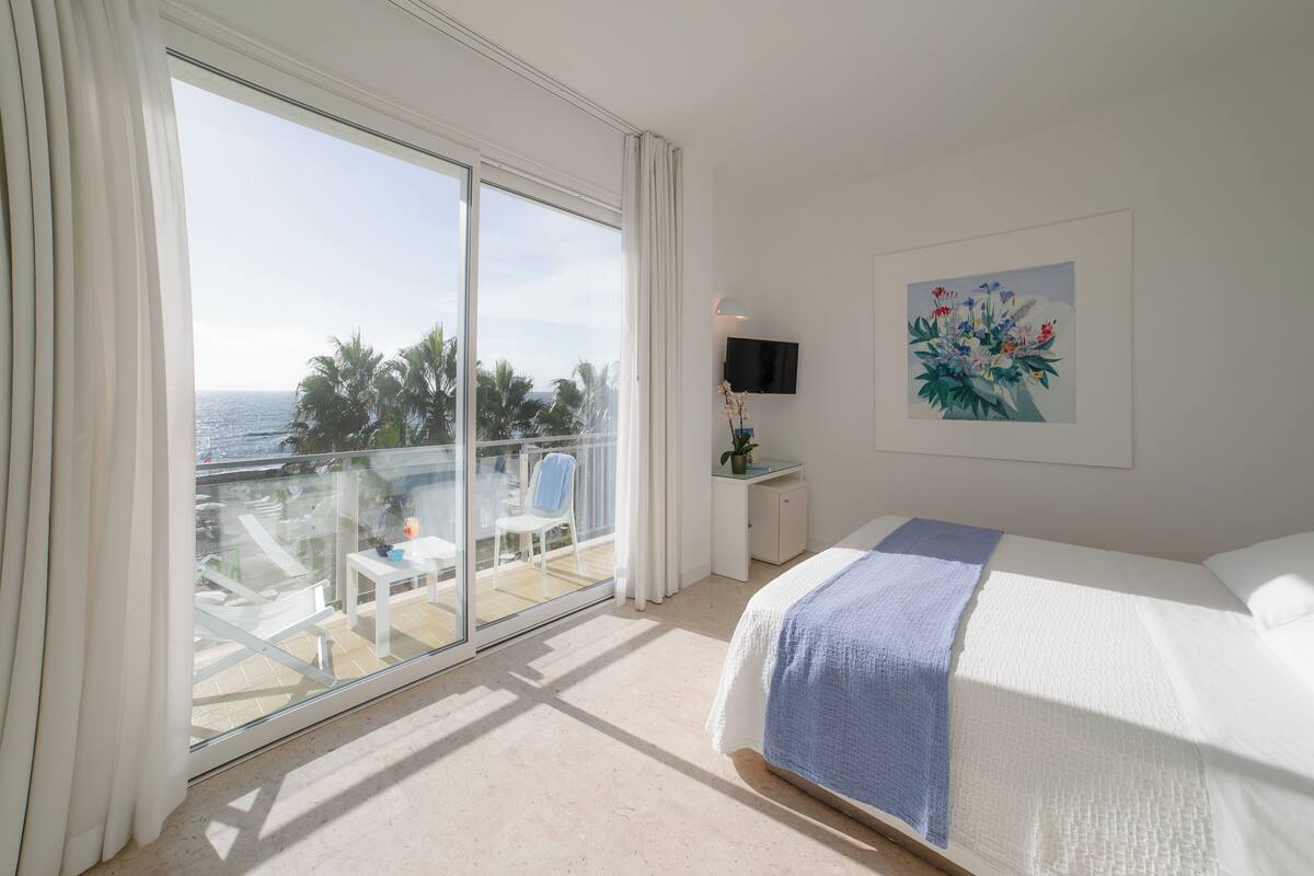 panoramic double or twin room, balcony, sea view | 1 bedroom, premium bedding, minibar, in-room safe