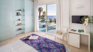 Habitación panorámica con 1 cama doble o 2 individuales, mirando al mar (Belvedere) | Ropa de cama de alta calidad, minibar, caja fuerte y wifi gratis