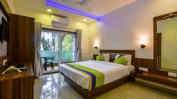 Standard Room, 1 King Bed | Desk, iron/ironing board (on request), free WiFi, bed sheets
