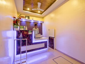 Reception - Treebo Prince Palace (Mahabaleshwar)