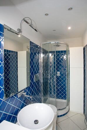 Bathroom - Rooftop Luxury Apartment (Capri)