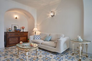 Deluxe Apartment, 1 Queen Bed with Sofa bed | Living area