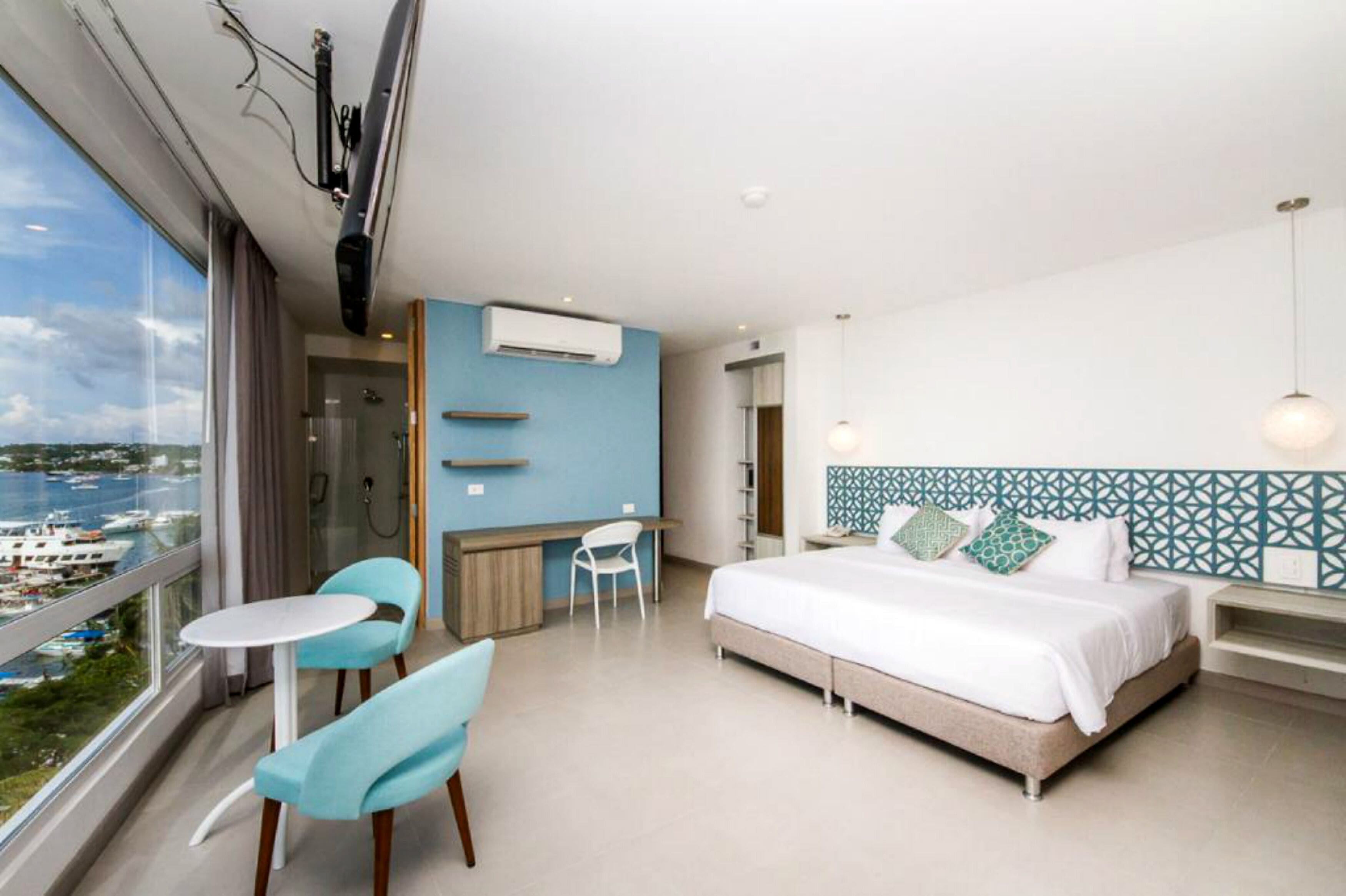 superior suite | premium bedding, in-room safe, desk, laptop workspace