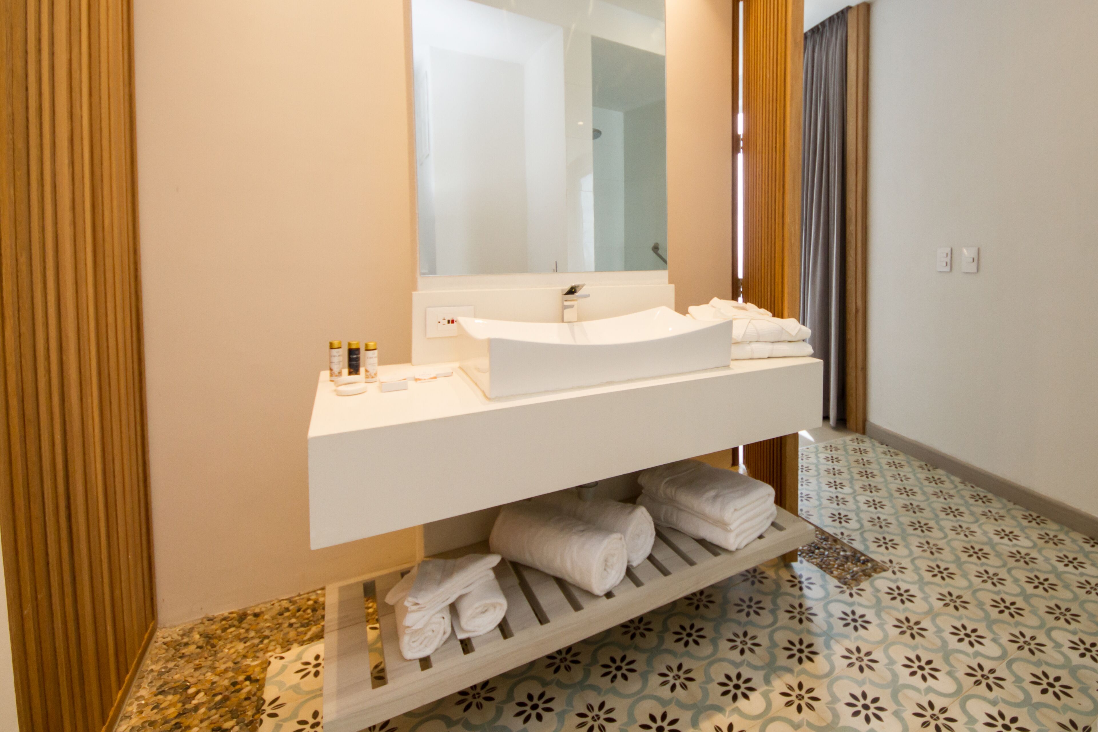 premium bedding, in-room safe, desk, laptop workspace