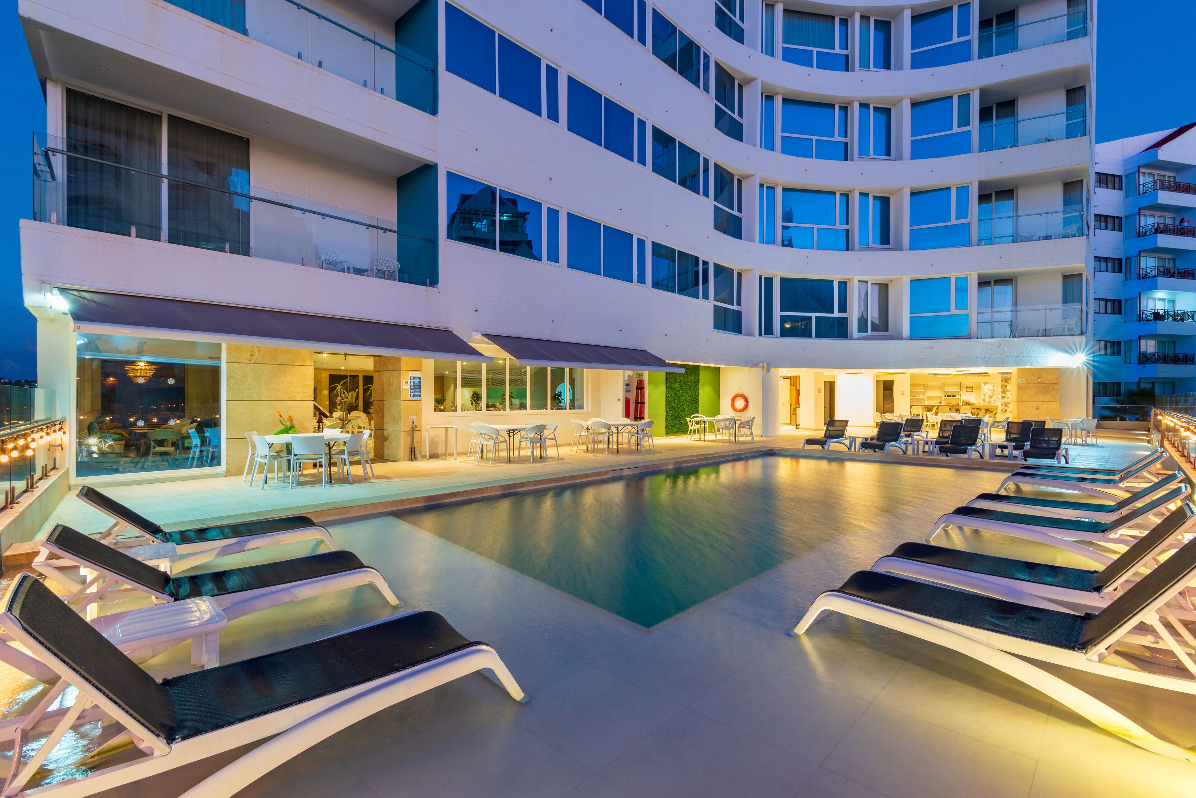 outdoor pool, open 8:00 am to 7:00 pm, pool umbrellas, pool loungers