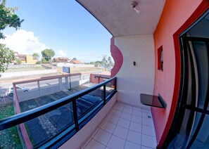 Family Room, 1 Bedroom | Blackout drapes, iron/ironing board, free WiFi, bed sheets - Pousada da Zeze (Guarapari)