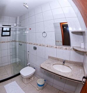 Family Room, 1 Bedroom | Bathroom | Shower, free toiletries, hair dryer, towels - Pousada da Zeze (Guarapari)