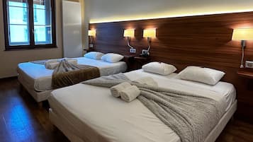 舒適四人房 | 獨特裝潢、布置獨特、書桌、隔音